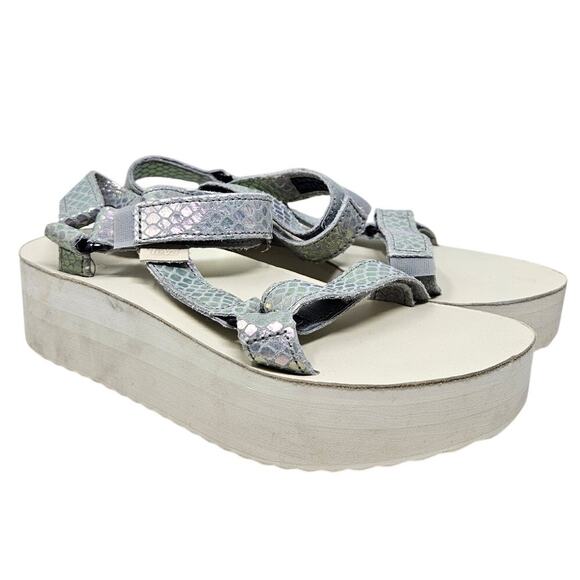 Teva 8 Flatform Universal Iridescent Grey Sandals Snakeskin Gorpcore Casual Boho - Picture 1 of 4